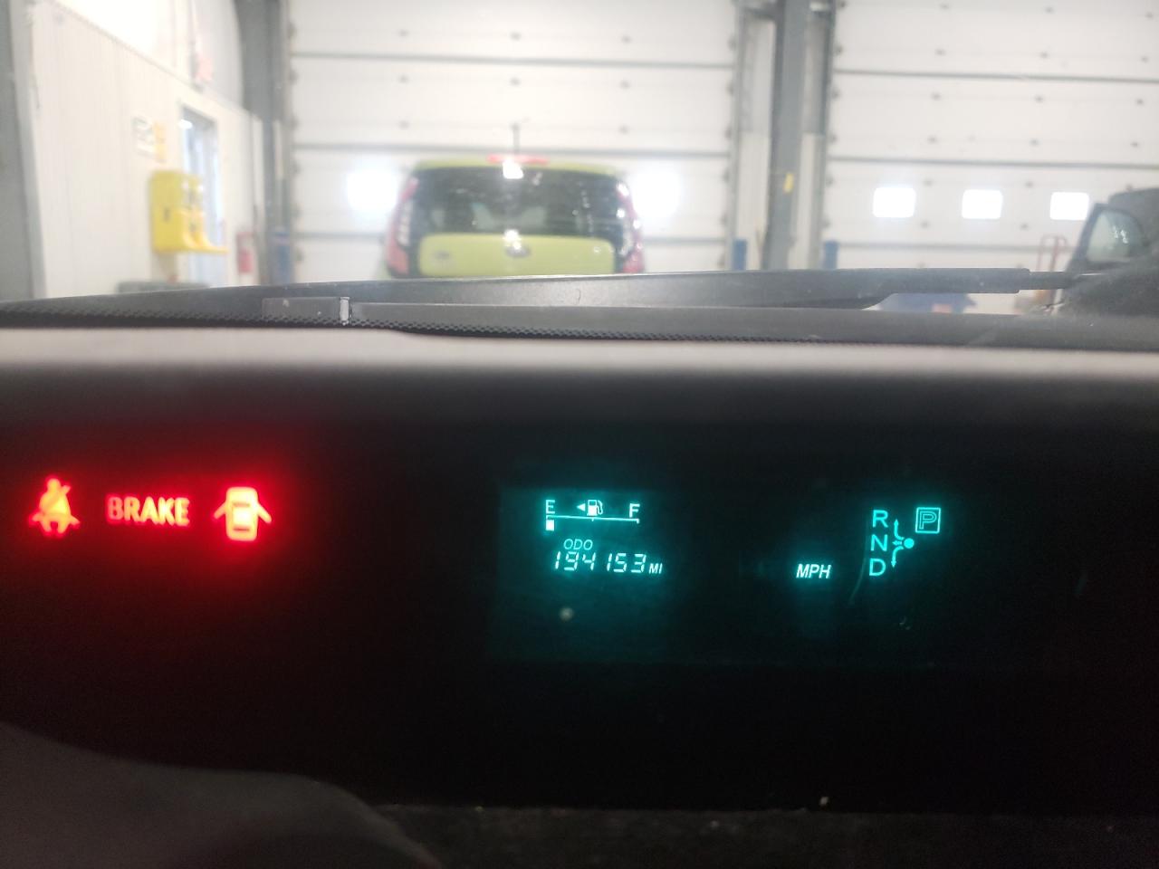 Photo 8 from auction – 2005 TOYOTA PRIUS with VIN JTDKB20U353073385