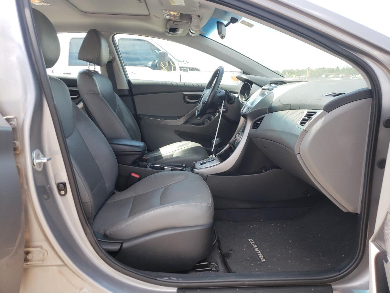 Photo 5 from auction – 2011 HYUNDAI ELANTRA GL with VIN KMHDH4AE3BU101682