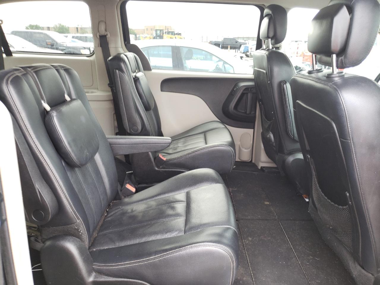 Photo 6 from auction – 2013 CHRYSLER TOWN & COU with VIN 2C4RC1BG8DR706272