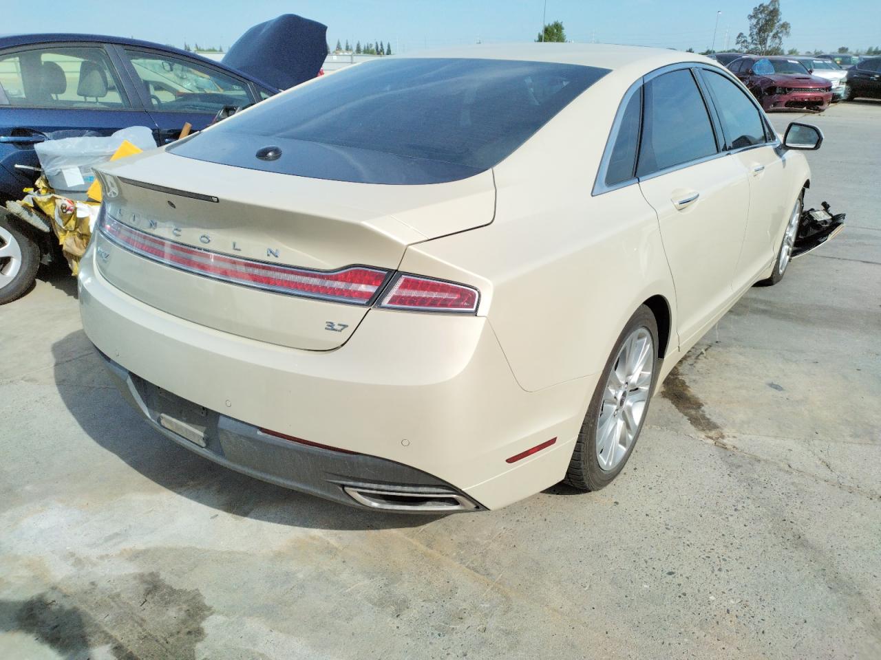 Photo 4 from auction – 2016 LINCOLN MKZ with VIN 3LN6L2GKXGR619165
