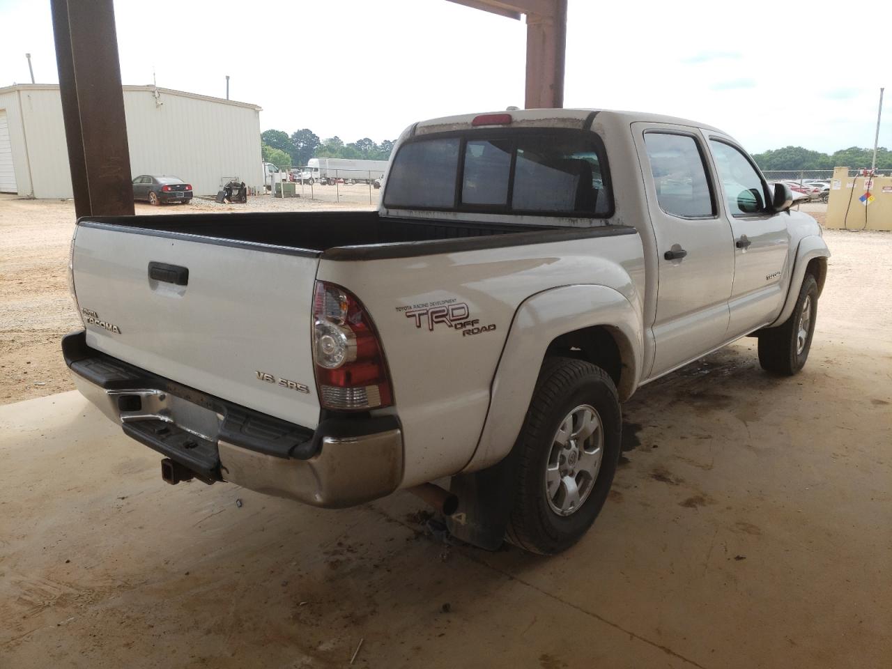 Photo 4 from auction – 2010 TOYOTA TACOMA DOU with VIN 5TELU4EN2AZ742298