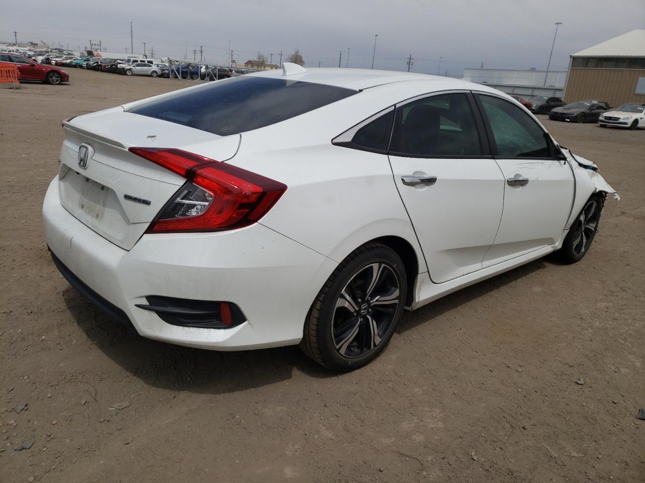 Photo 4 from auction – 2017 HONDA CIVIC TOUR with VIN 19XFC1F91HE025344