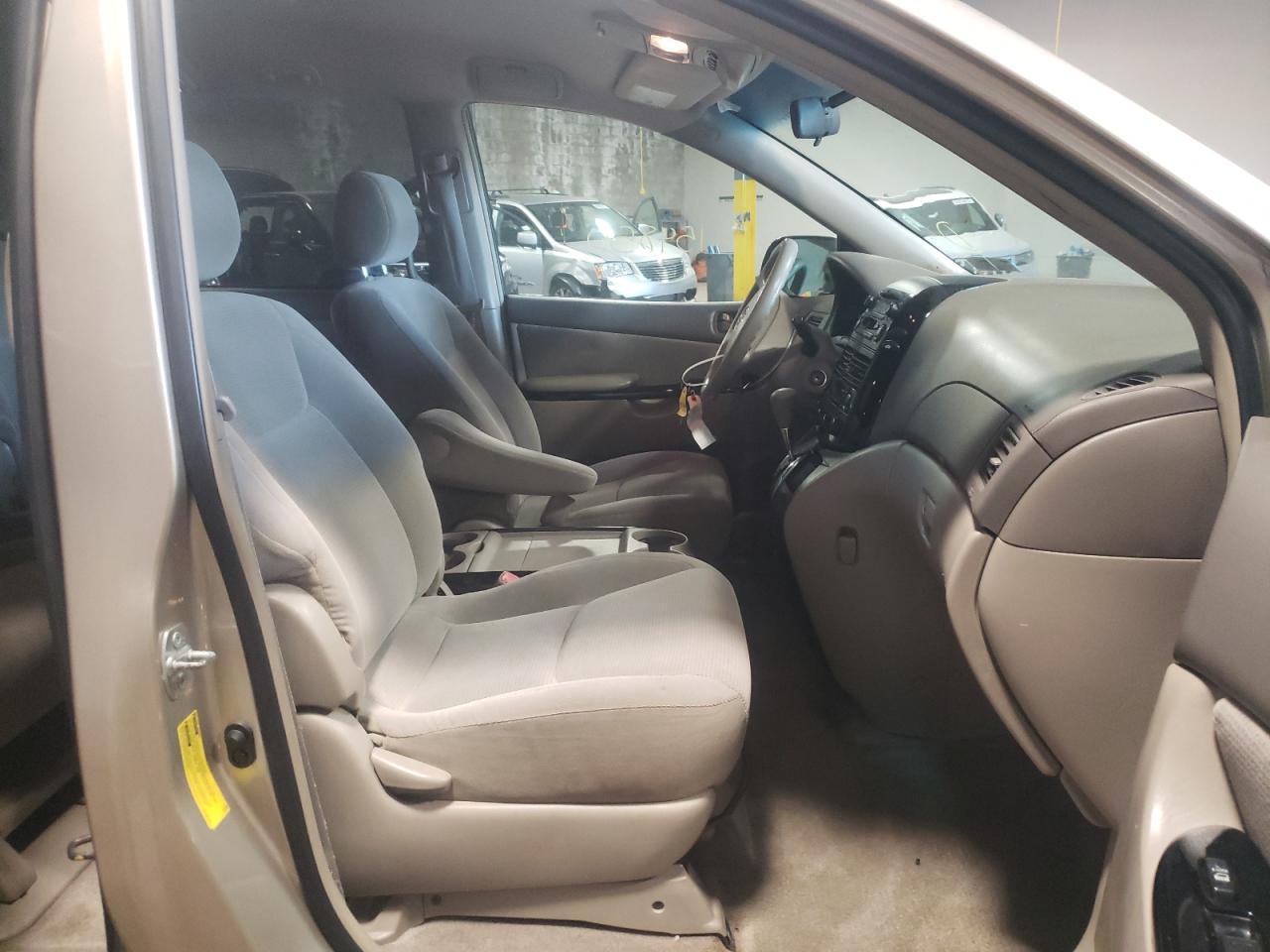 Photo 5 from auction – 2005 TOYOTA SIENNA CE with VIN 5TDZA23C45S248939