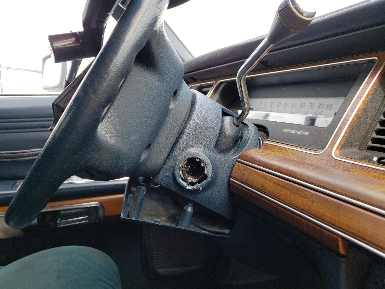 Photo 9 from auction – 1990 MERCURY GRAND MARQ with VIN 2MECM74F3LX605305