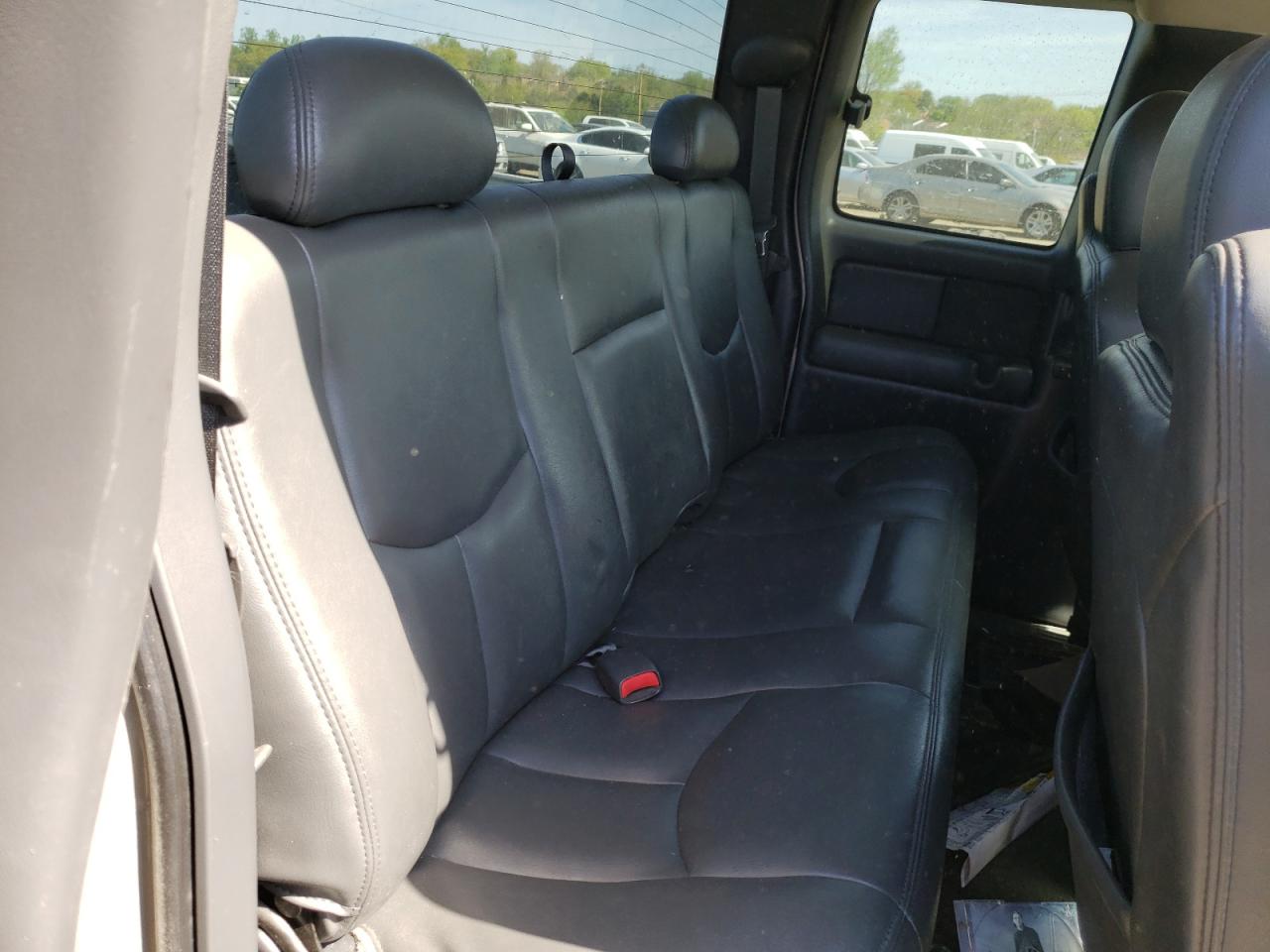 Photo 6 from auction – 2004 CHEVROLET SILVERADO with VIN 2GCEK19T041293427