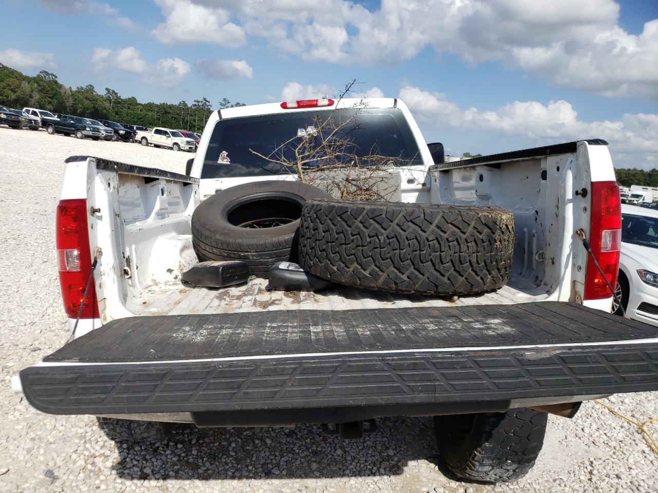 Photo 6 from auction – 2011 CHEVROLET SILVERADO with VIN 1GCNKPEA8BZ282185