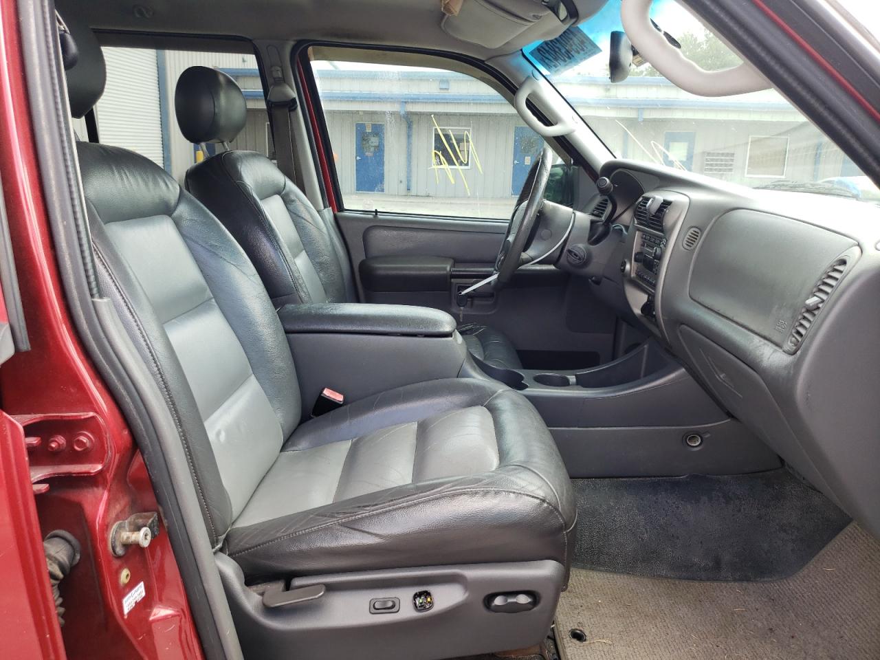 Photo 5 from auction – 2005 FORD EXPLORER S with VIN 1FMZU67K05UB77990
