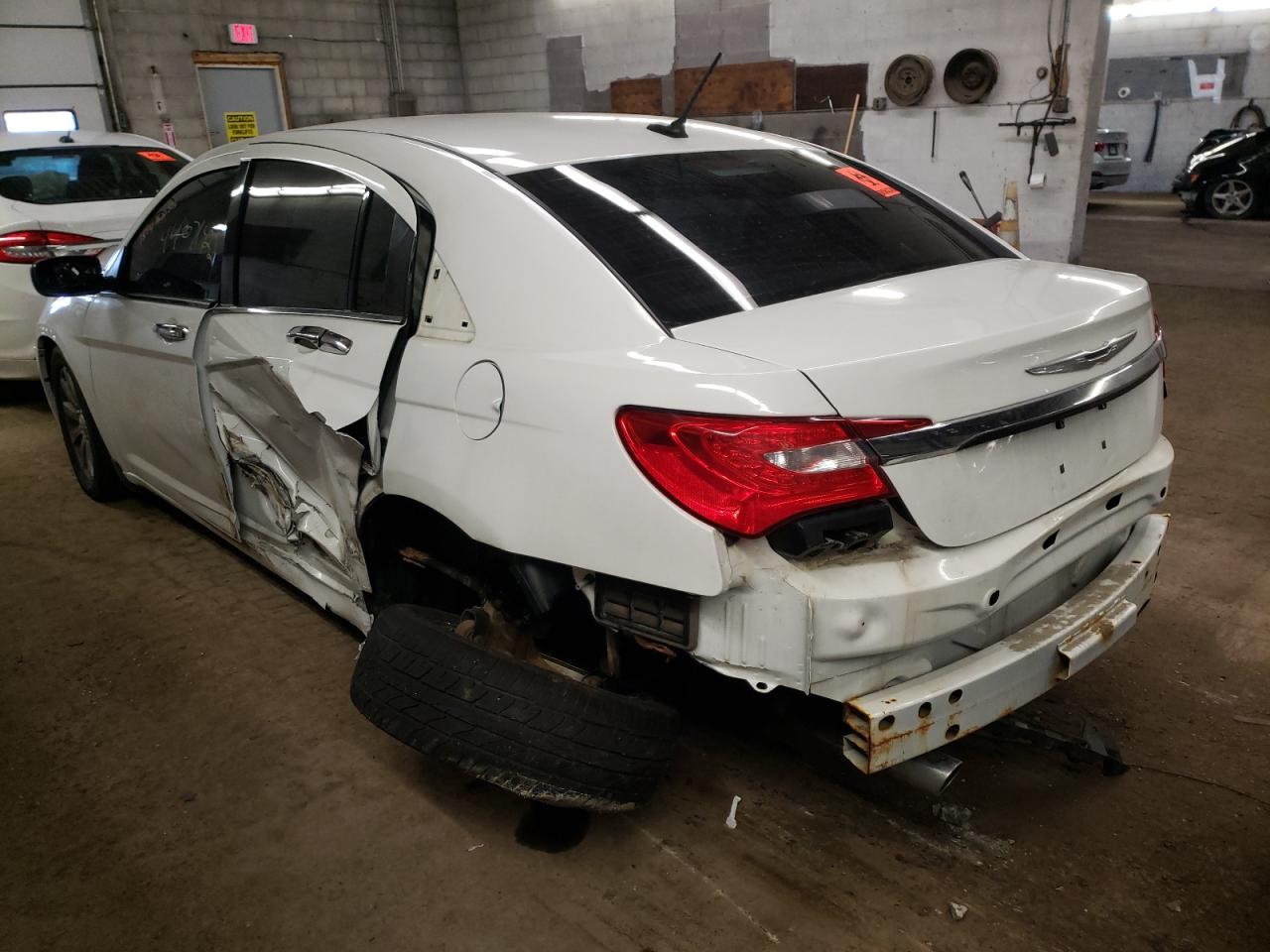Photo 13 from auction – 2014 CHRYSLER 200 LIMITE with VIN 1C3CCBCGXEN151872