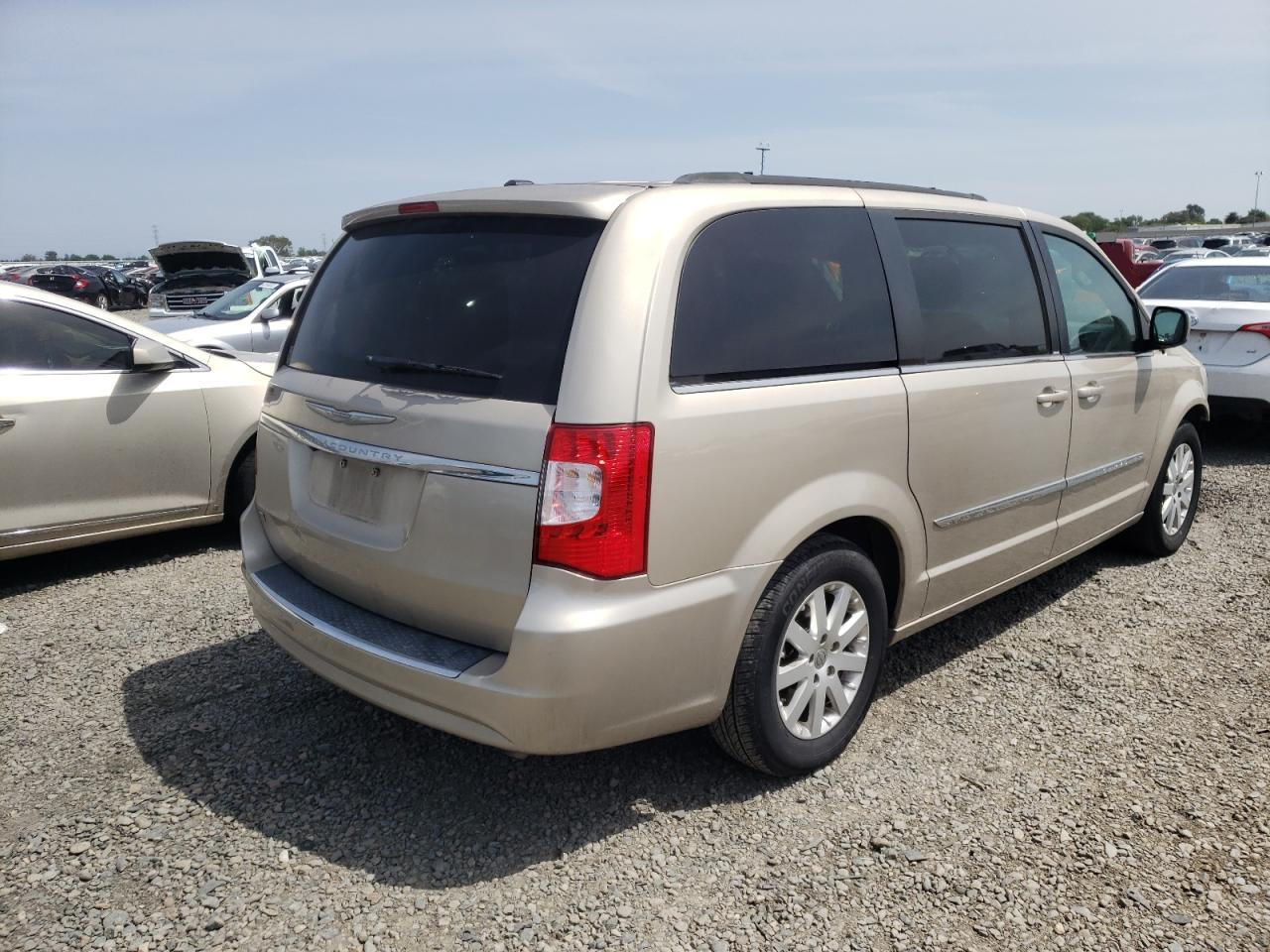 Photo 4 from auction – 2014 CHRYSLER TOWN & COU with VIN 2C4RC1BG0ER157331