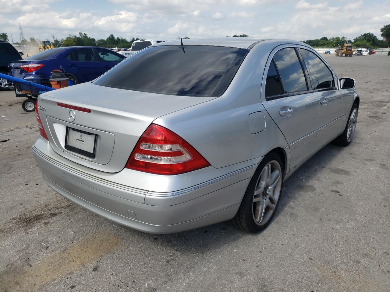 Photo 4 from auction – 2001 MERCEDES-BENZ C 320 with VIN WDBRF64J01F068937