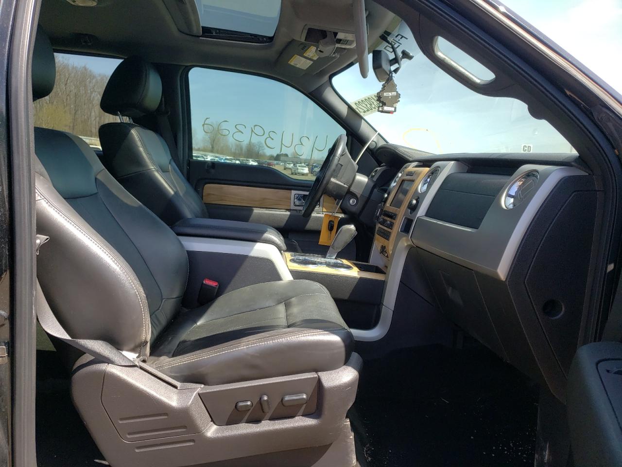 Photo 5 from auction – 2011 FORD F150 SUPER with VIN 1FTFW1EFXBFA93394