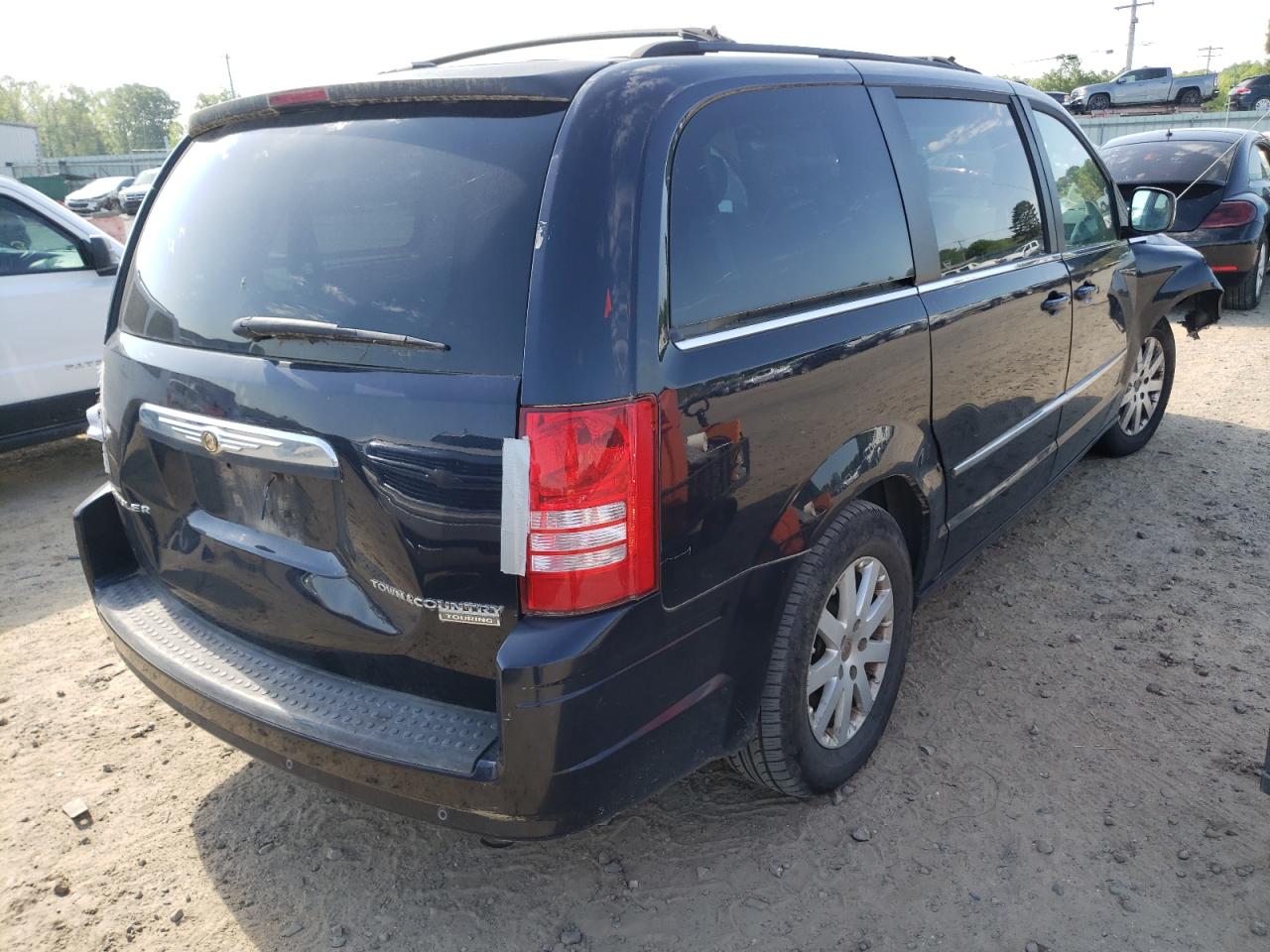 Photo 4 from auction – 2010 CHRYSLER TOWN & COU with VIN 2A4RR5D11AR188123