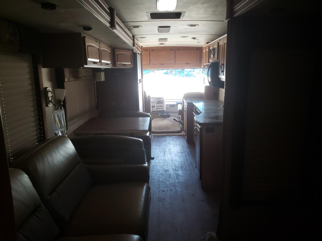 Photo 5 from auction – 2008 WORKHORSE CUSTOM CHASSIS MOTORHOME with VIN 5B4MPA7G883430638