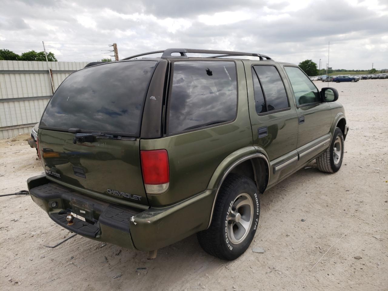 Photo 4 from auction – 2001 CHEVROLET BLAZER with VIN 1GNCS13W412177810