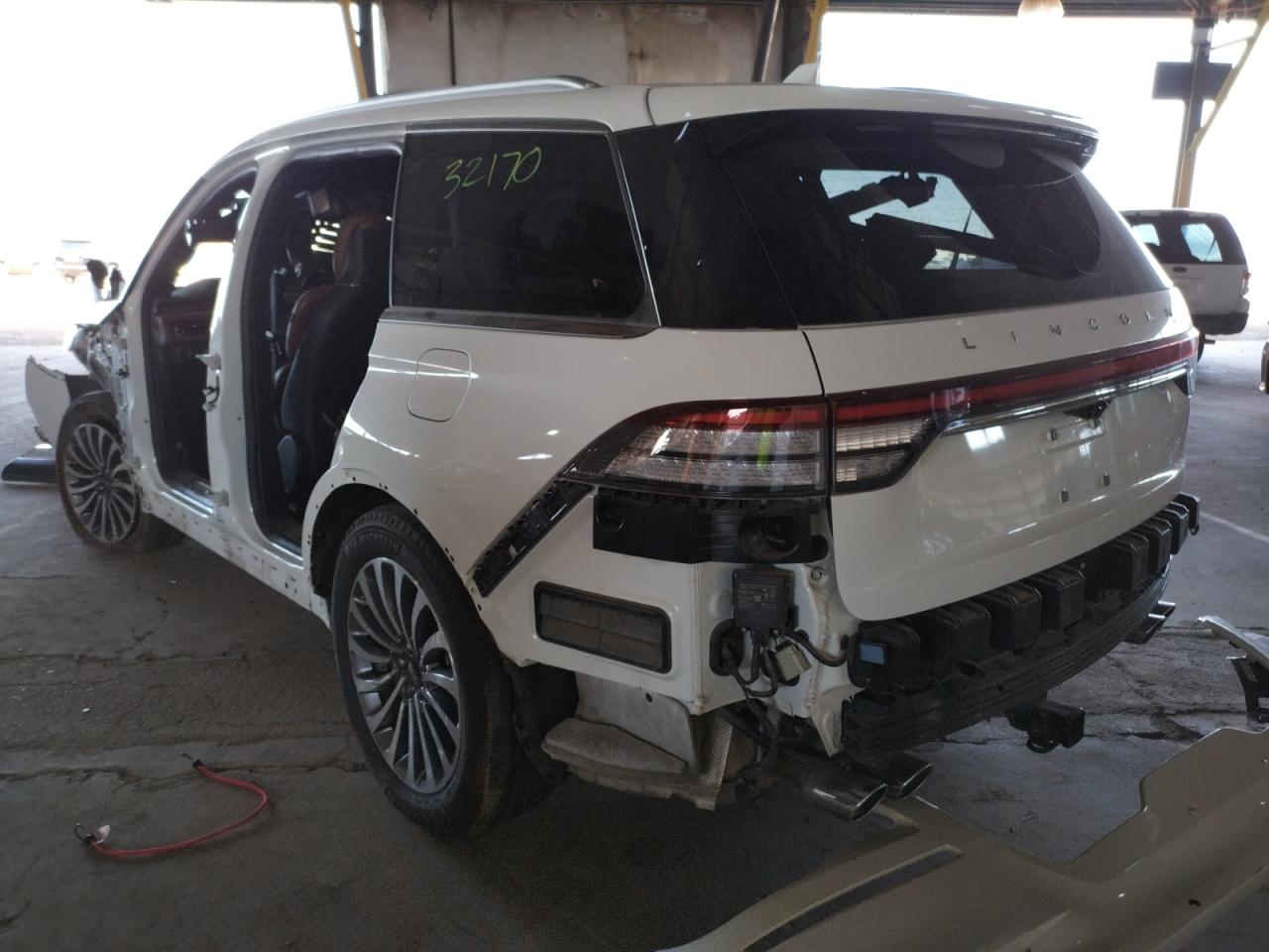 Photo 3 from auction – 2020 LINCOLN AVIATOR RE with VIN 5LM5J7WC2LGL35598