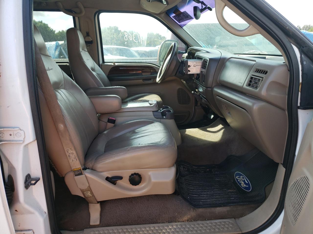 Photo 5 from auction – 2000 FORD EXCURSION with VIN 1FMNU43L8YEB26060