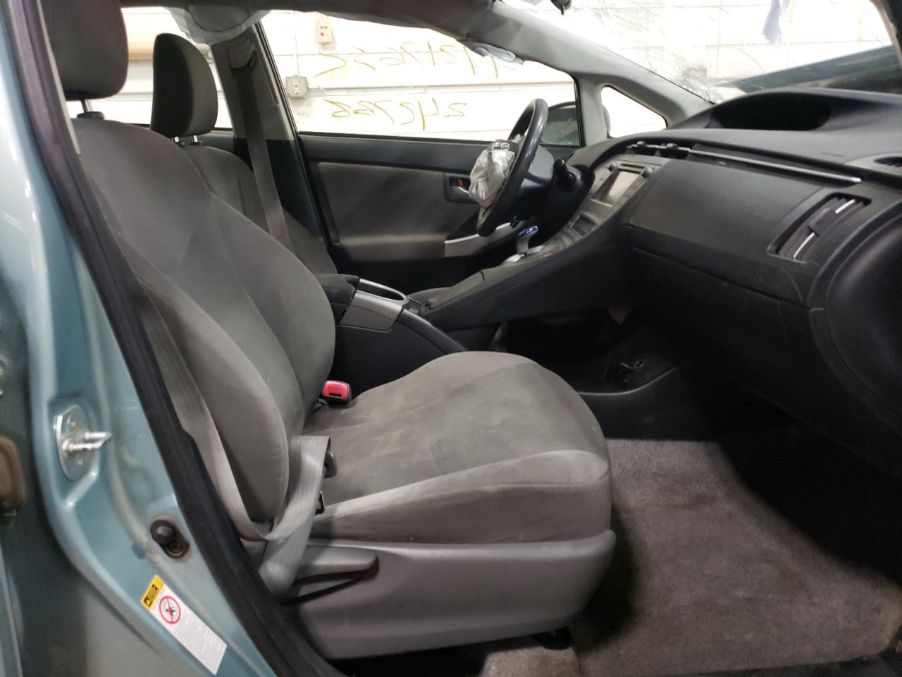 Photo 5 from auction – 2013 TOYOTA PRIUS with VIN JTDKN3DU3D5599185