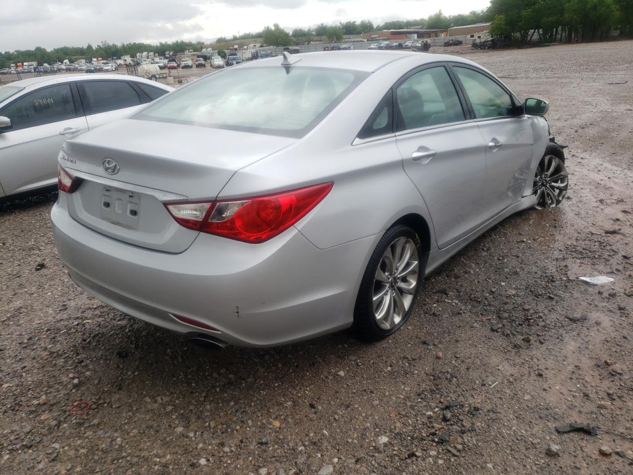Photo 4 from auction – 2011 HYUNDAI SONATA SE with VIN 5NPEC4AC5BH027035