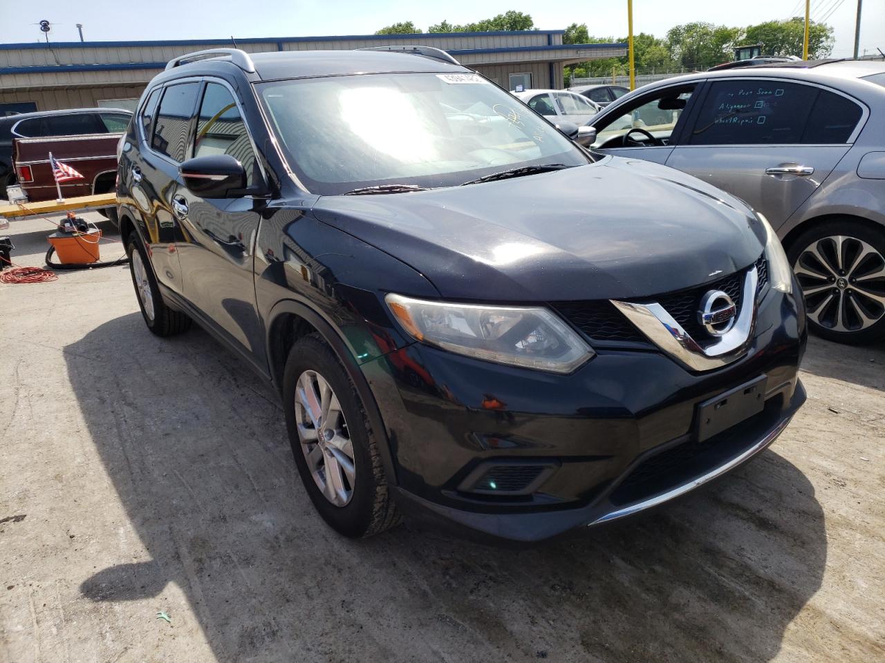 NISSAN ROGUE S 2015 with VIN KNMAT2MT2FP500270 - Photo from auction