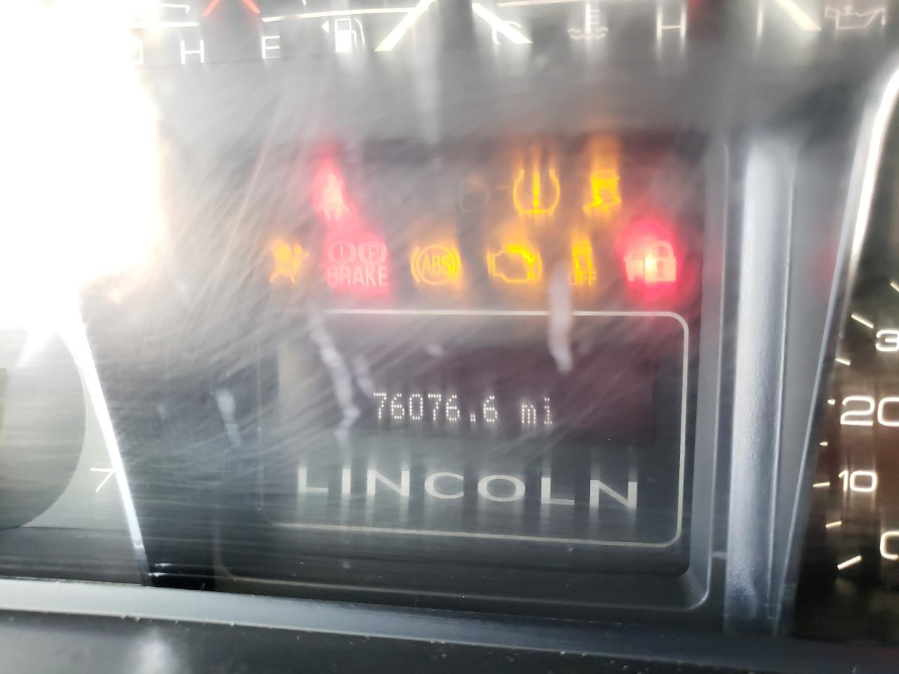 Photo 8 from auction – 2014 LINCOLN NAVIGATOR with VIN 5LMJJ2J51EEL02097