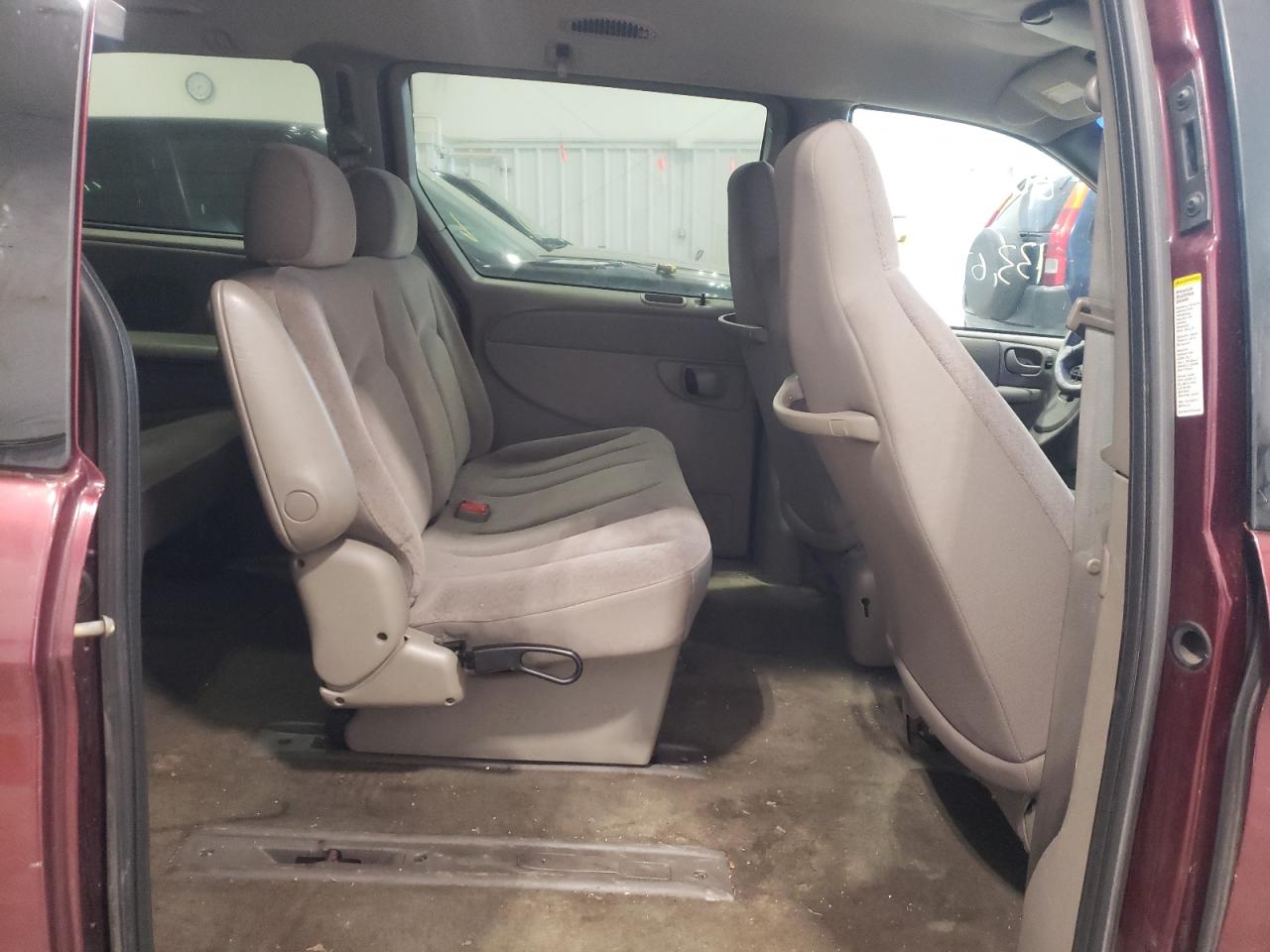 Photo 6 from auction – 2002 CHRYSLER TOWN & COU with VIN 2C4GP44372R653990
