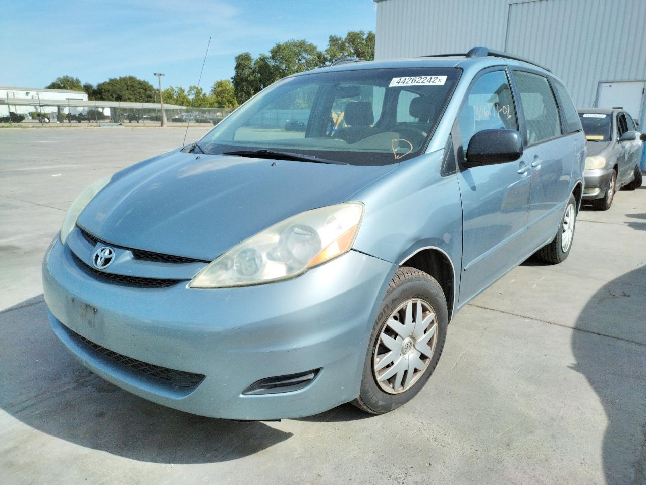 Photo 2 from auction – 2006 TOYOTA SIENNA CE with VIN 5TDZA23C76S502337