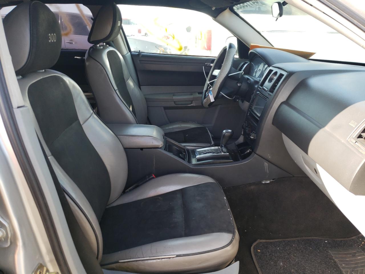 Photo 5 from auction – 2006 CHRYSLER 300 with VIN 2C3KA43R86H223676