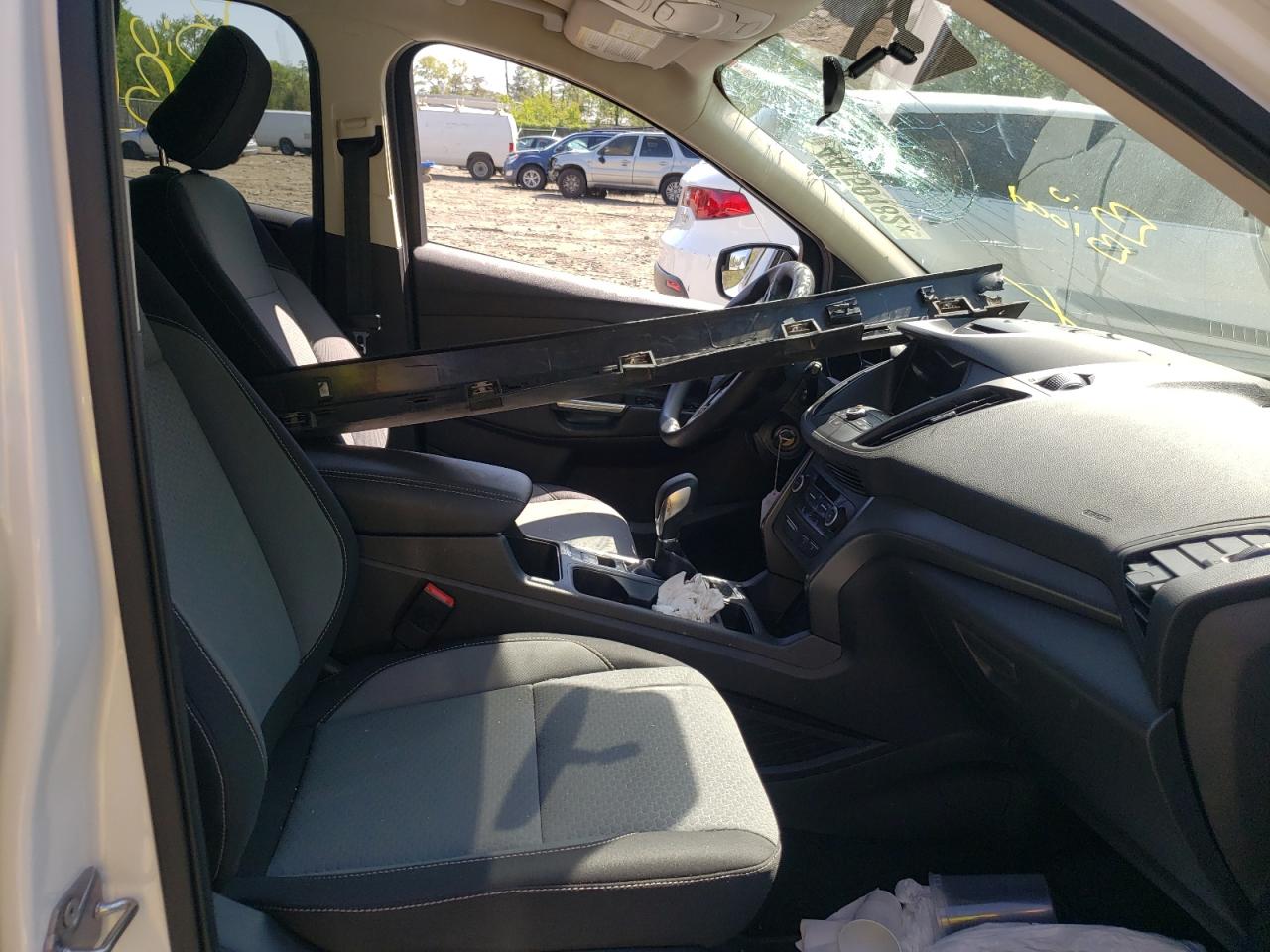 Photo 5 from auction – 2018 FORD ESCAPE SE with VIN 1FMCU9GD0JUD55240
