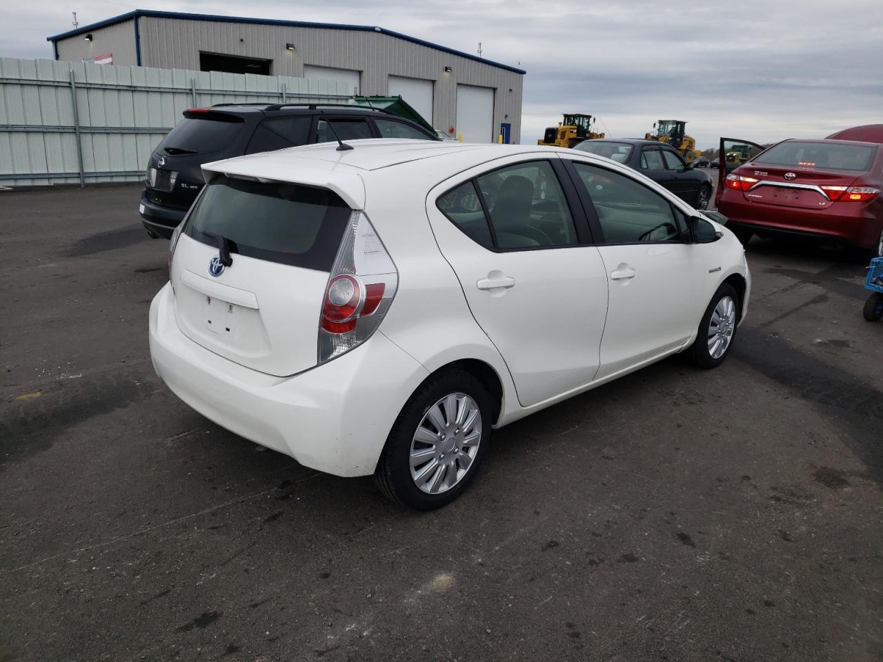 Photo 4 from auction – 2014 TOYOTA PRIUS C with VIN JTDKDTB34E1567626