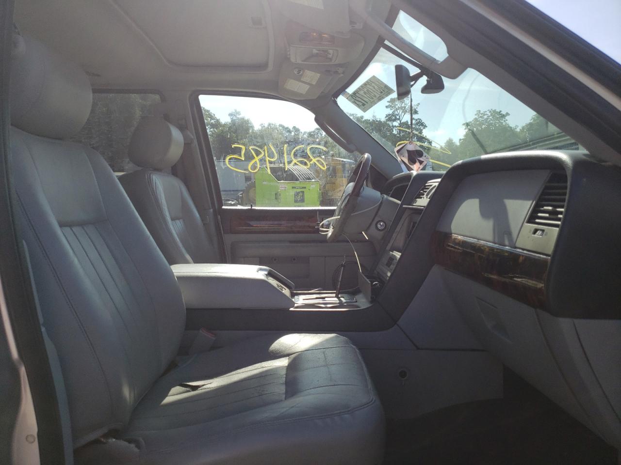Photo 5 from auction – 2006 LINCOLN NAVIGATOR with VIN 5LMFU27586LJ21452