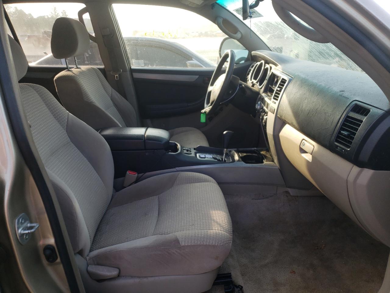 Photo 5 from auction – 2005 TOYOTA 4RUNNER SR with VIN JTEBU14R058040577