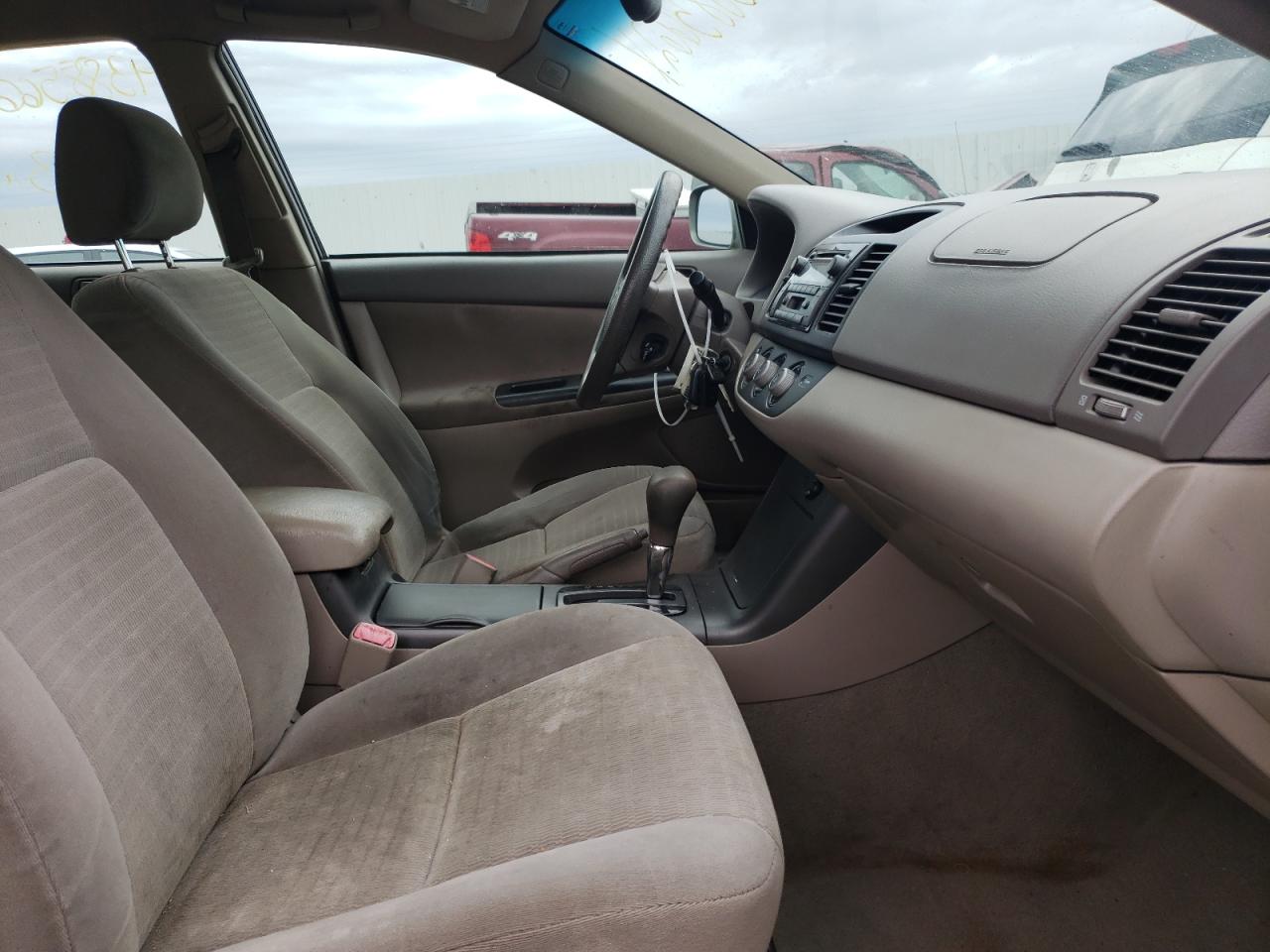 Photo 5 from auction – 2005 TOYOTA CAMRY LE with VIN 4T1BF30K85U607964