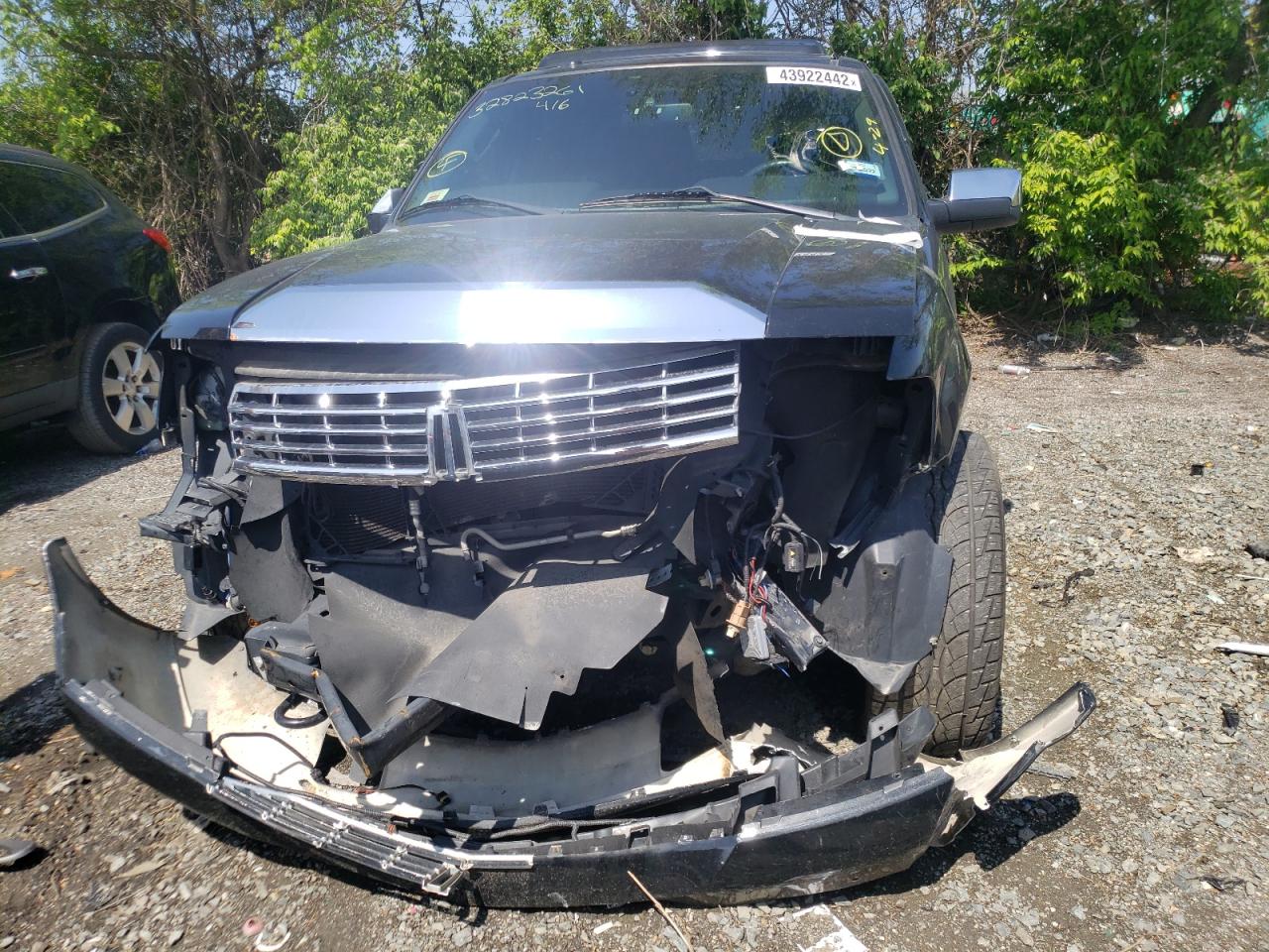 Photo 9 from auction – 2014 LINCOLN NAVIGATOR with VIN 5LMJJ2J51EEL02097