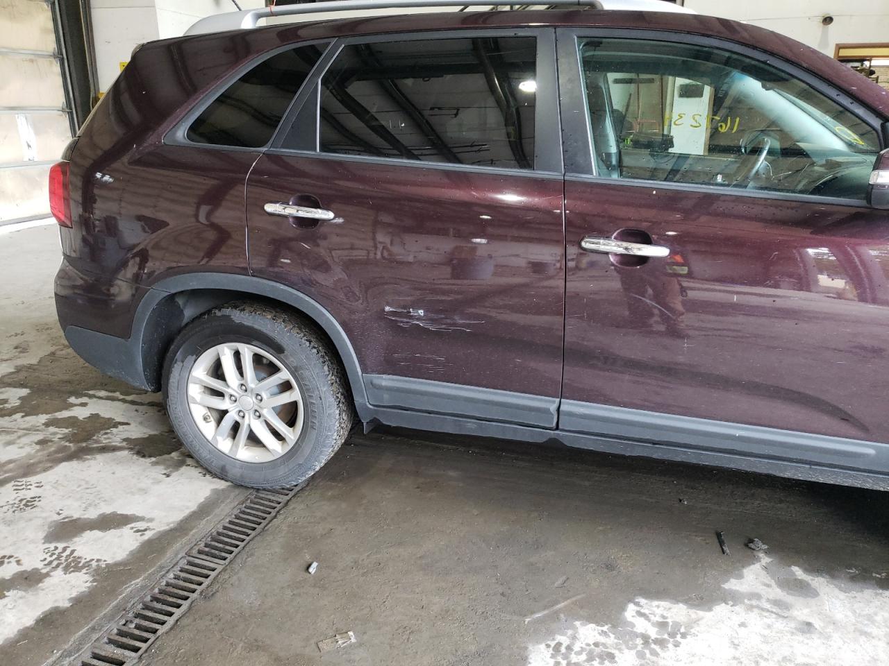 Photo 9 from auction – 2015 KIA SORENTO LX with VIN 5XYKT4A76FG560076