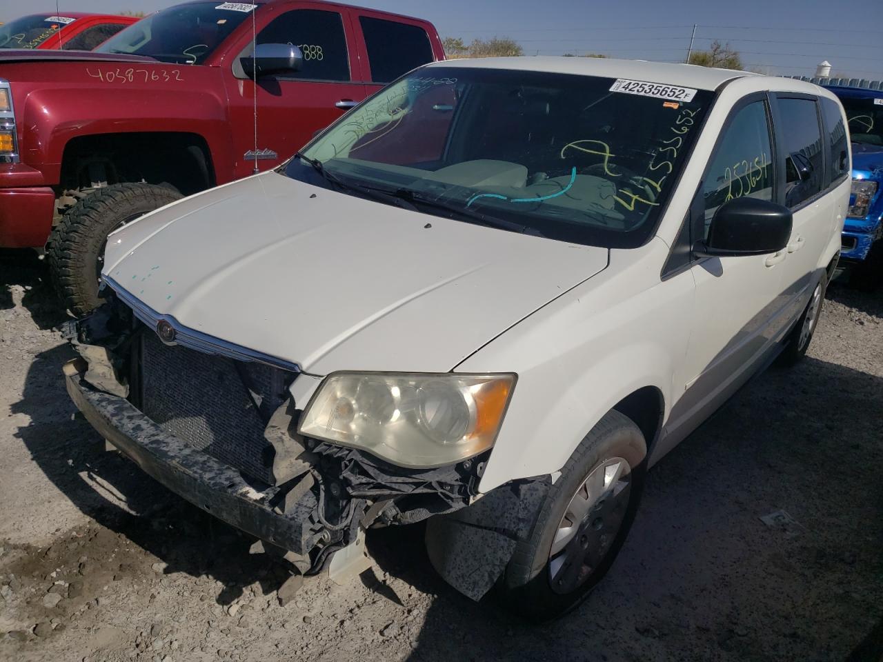 Photo 2 from auction – 2009 CHRYSLER TOWN & COU with VIN 2A8HR44E99R655971