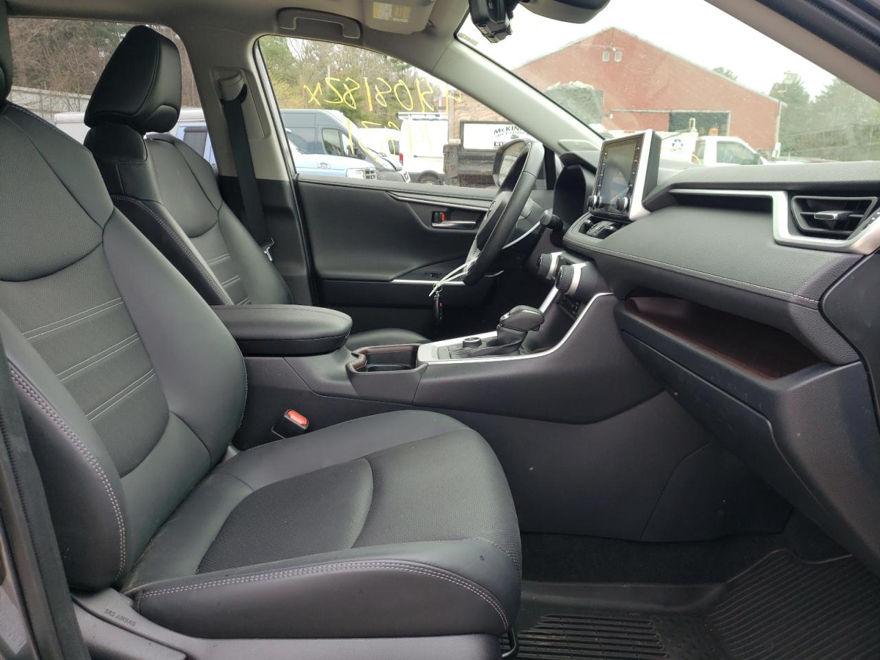 Photo 5 from auction – 2019 TOYOTA RAV4 LIMIT with VIN JTMDWRFV0KD004875