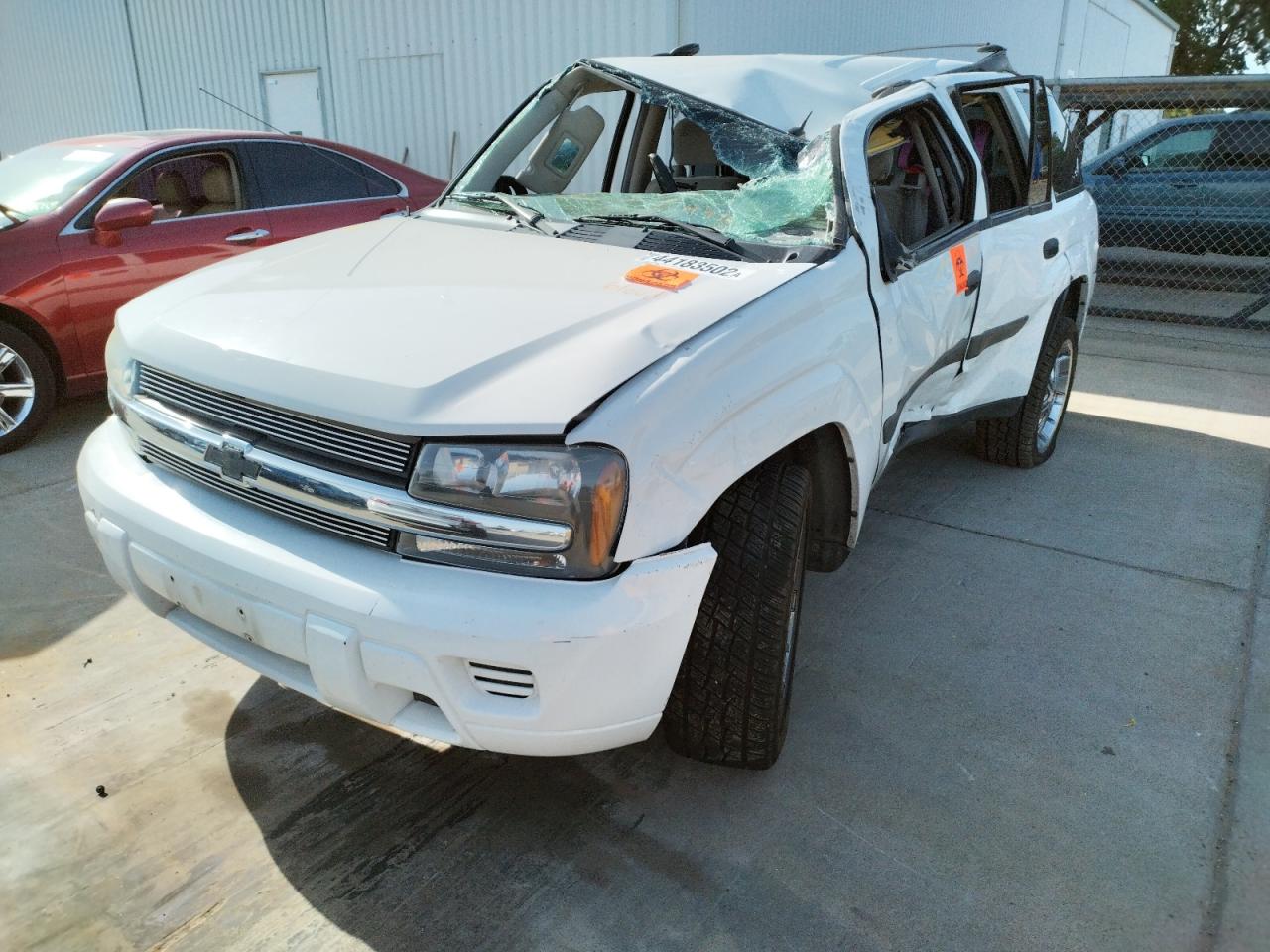 Photo 2 from auction – 2005 CHEVROLET TRAILBLAZE with VIN 1GNDS13SX52118610
