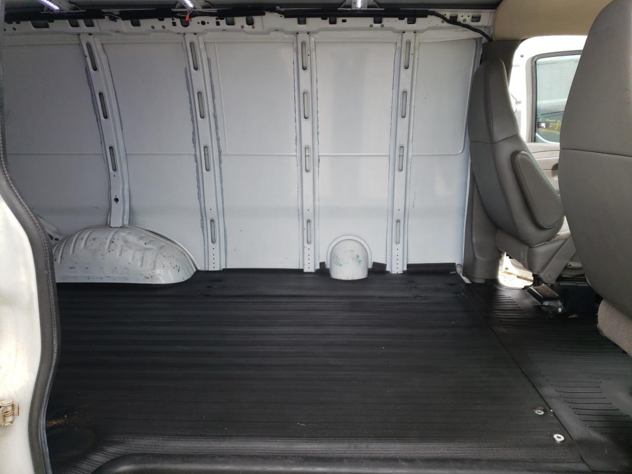 Photo 6 from auction – 2007 CHEVROLET EXPRESS G2 with VIN 1GCGG25V871137816