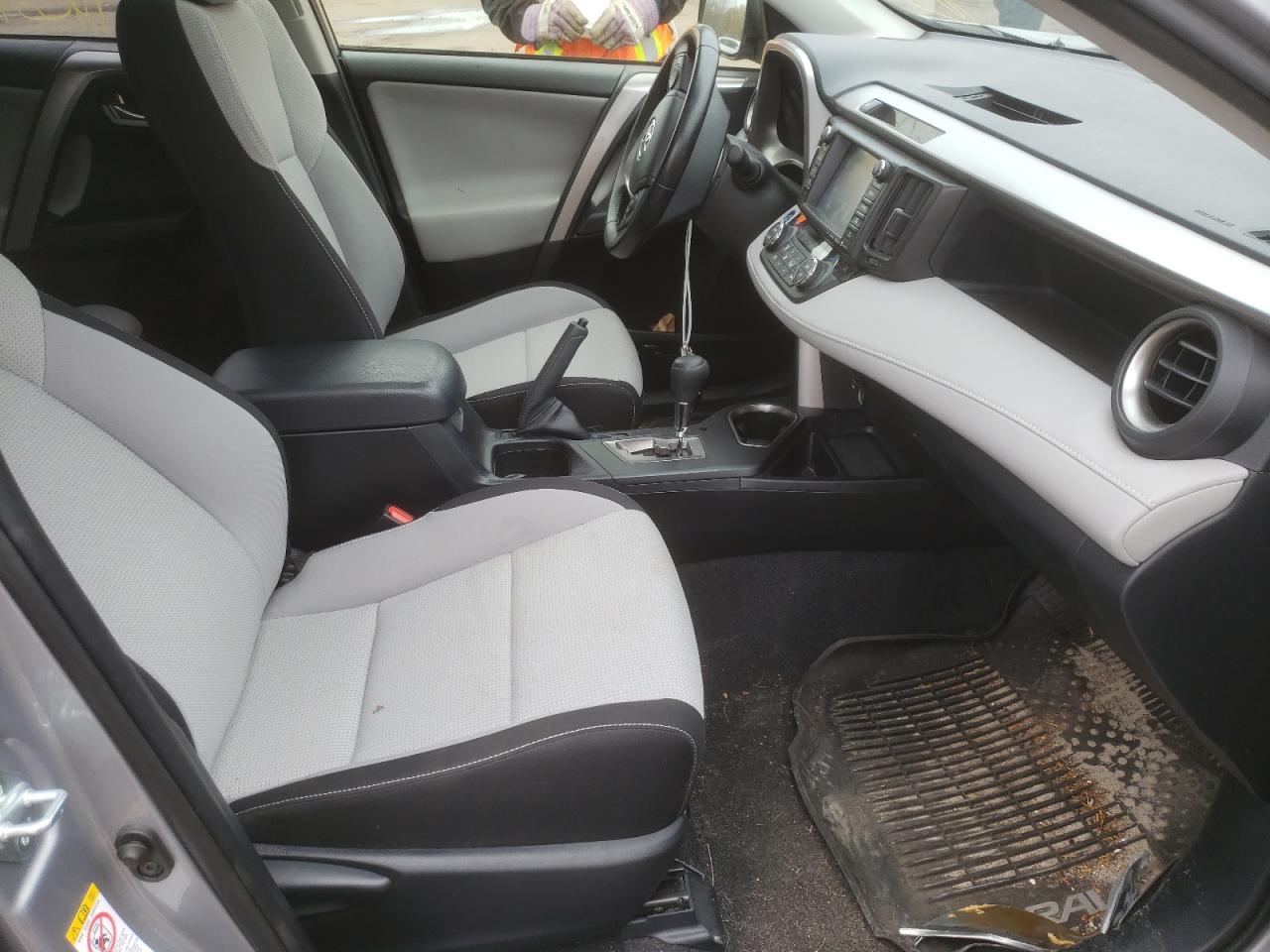Photo 5 from auction – 2018 TOYOTA RAV4 HV LE with VIN JTMRJREV2JD160551