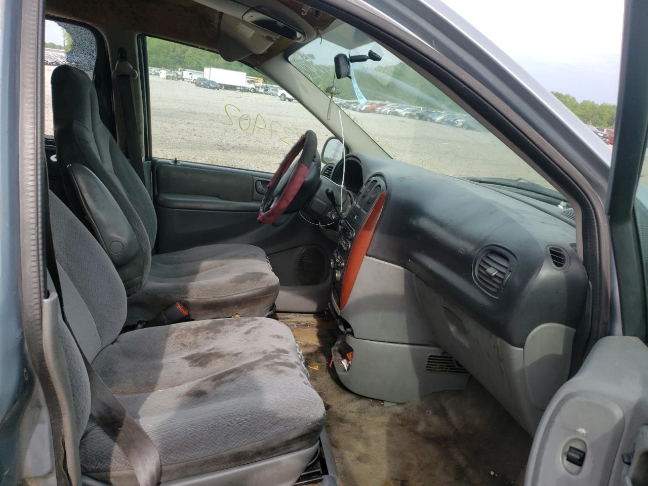 Photo 5 from auction – 2005 CHRYSLER TOWN & COU with VIN 1C4GP45R95B174900