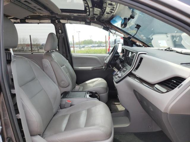 Photo 5 from auction – 2017 TOYOTA SIENNA XLE with VIN 5TDDZ3DC8HS154252