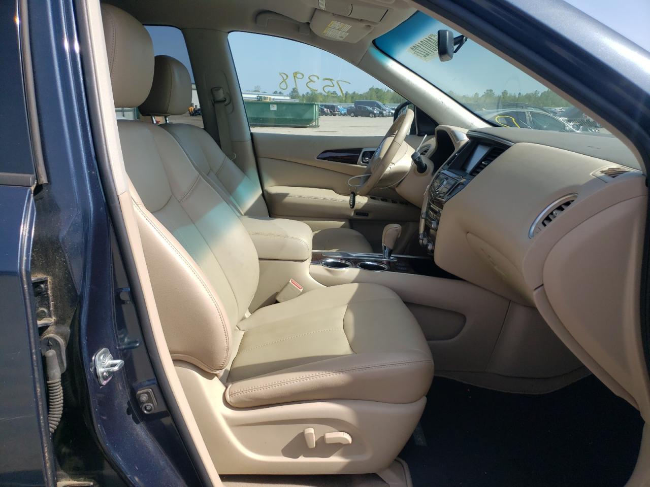 Photo 5 from auction – 2015 NISSAN PATHFINDER with VIN 5N1AR2MN2FC661981