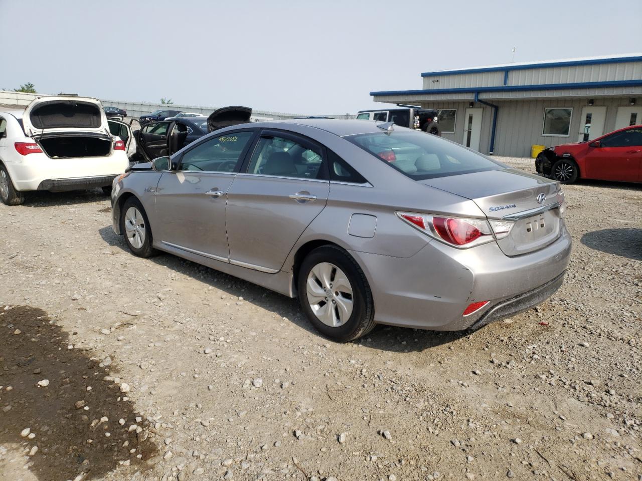 Photo 3 from auction – 2013 HYUNDAI SONATA HYB with VIN KMHEC4A40DA090946