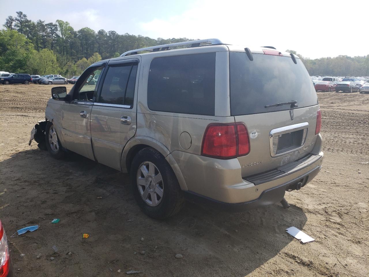 Photo 3 from auction – 2005 LINCOLN NAVIGATOR with VIN 5LMFU28555LJ11944
