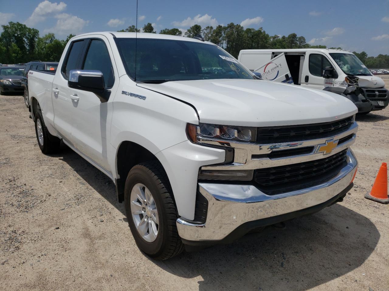 CHEVROLET SILVERADO 2020 with VIN 1GCRYDED4LZ251087 - Photo from auction