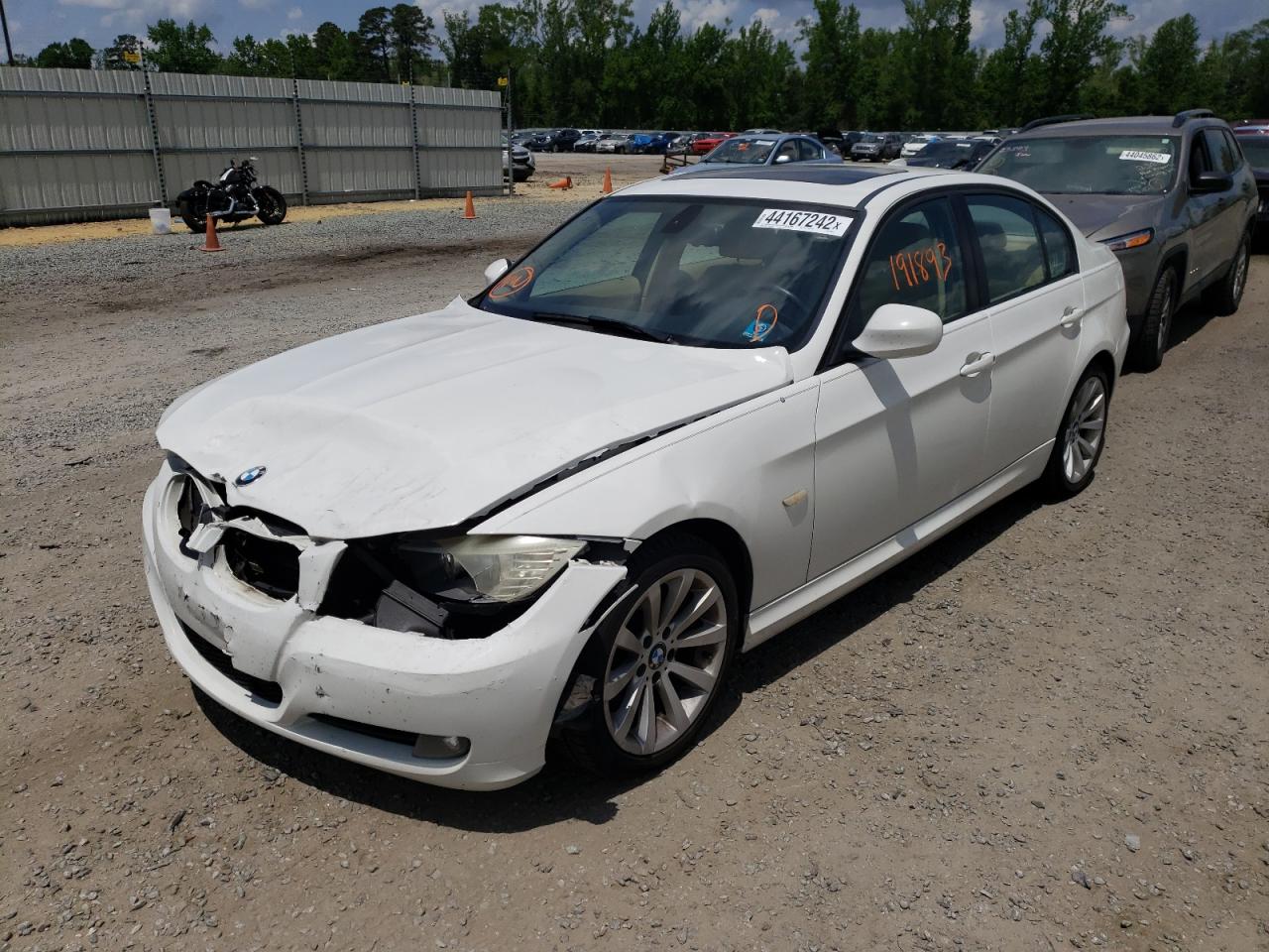 Photo 2 from auction – 2011 BMW 328 I with VIN WBAPH7G55BNN05522