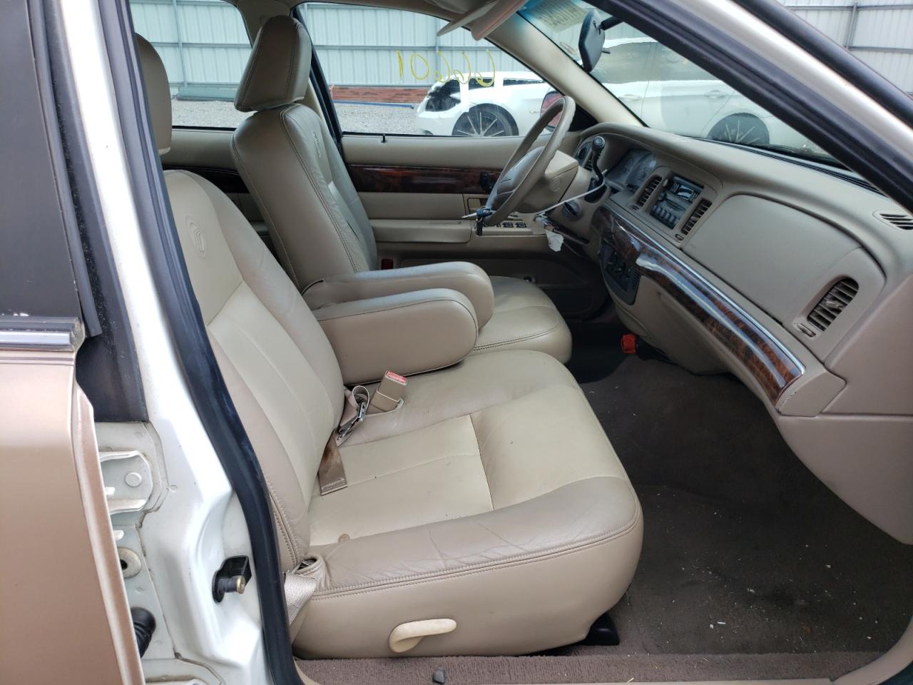 Photo 14 from auction – 2004 MERCURY GRAND MARQ with VIN 2MEFM74W84X687434