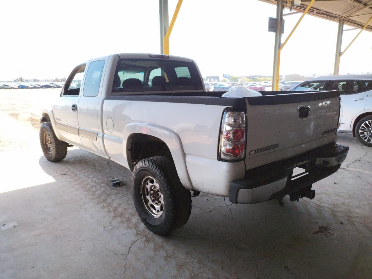 Photo 3 from auction – 2004 CHEVROLET SILVERADO with VIN 1GCHC29U04E175241