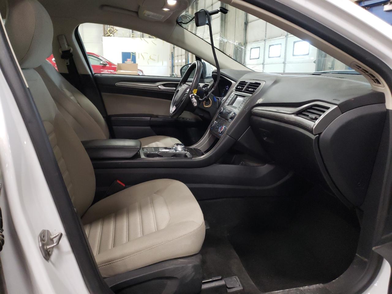 Photo 5 from auction – 2018 FORD FUSION S with VIN 3FA6P0G75JR204082