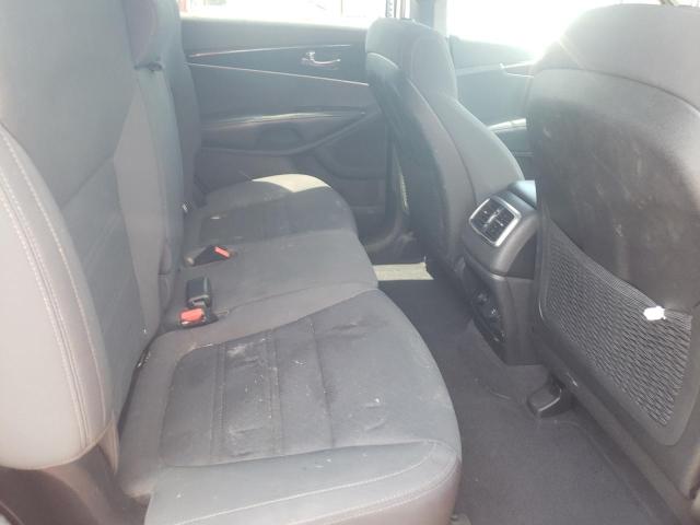 Photo 6 from auction – 2016 KIA SORENTO LX with VIN 5XYPG4A30GG181776